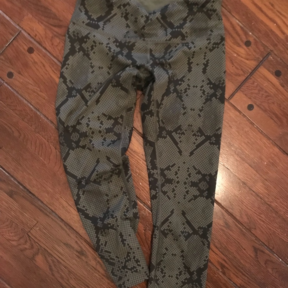 Snack Print Lululemon Crop pants